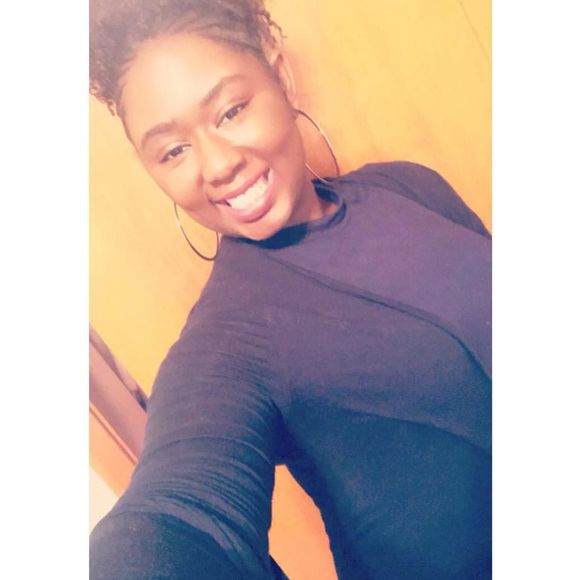 Meet your Posher, Naomi - Picture 1 of 1